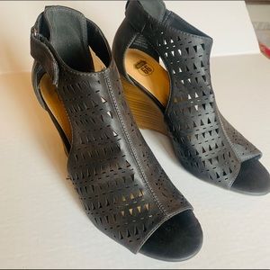 Route 66 wedge sandals soft black gladiator size 7.5